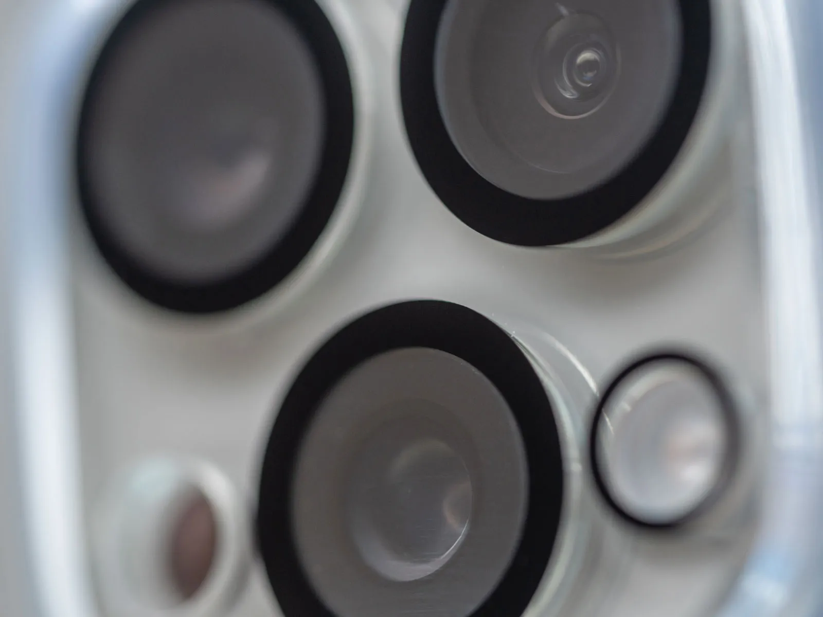 iPhone-Manual-Camera-Pro-Camera-Hardware