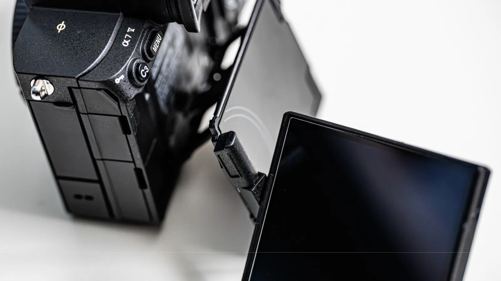 Sony-A7-V-Review-Fully-Articulating-Screen