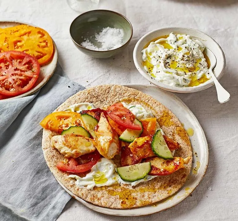 Tortilje sa piletinom i caciki sosom