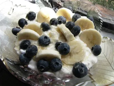 Cottage Cheese With Banana and Blueberries